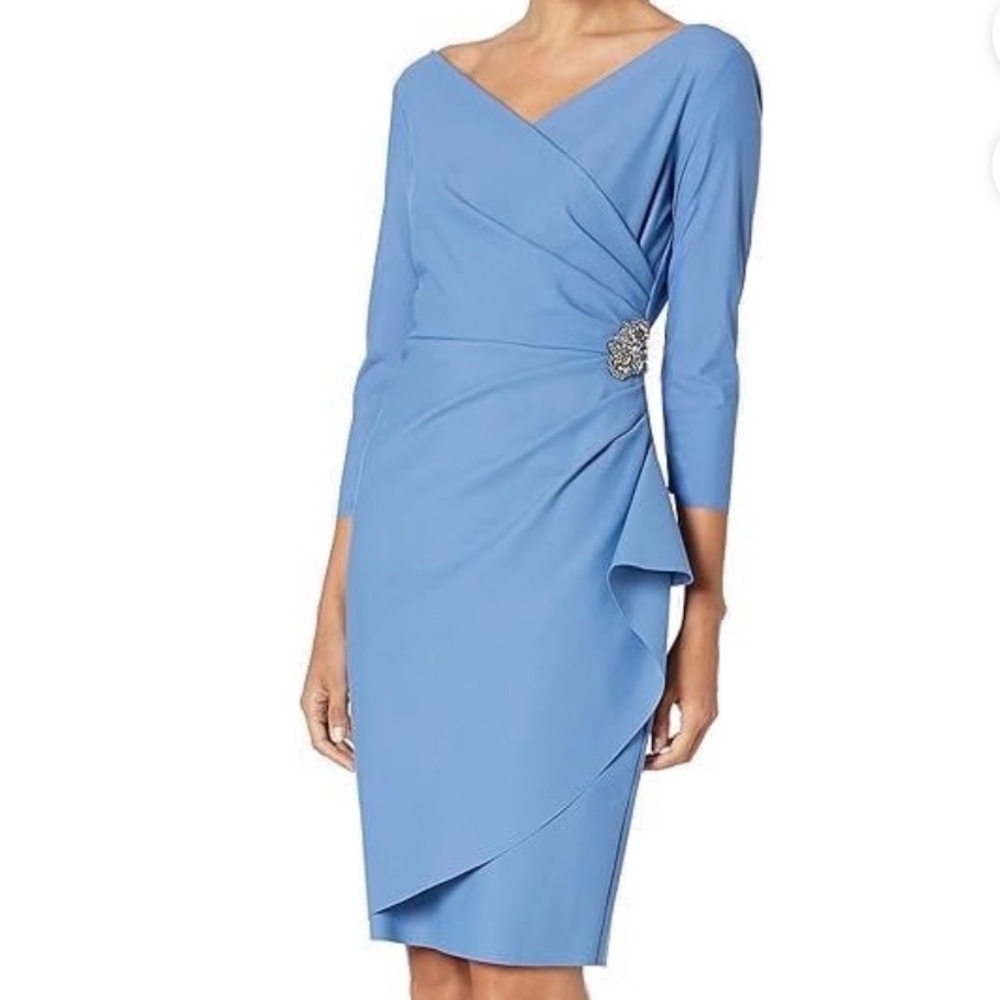 Elegant Alex Evenings Sheath Slimming Dress with Brooch. Sz 14 Sky Blue